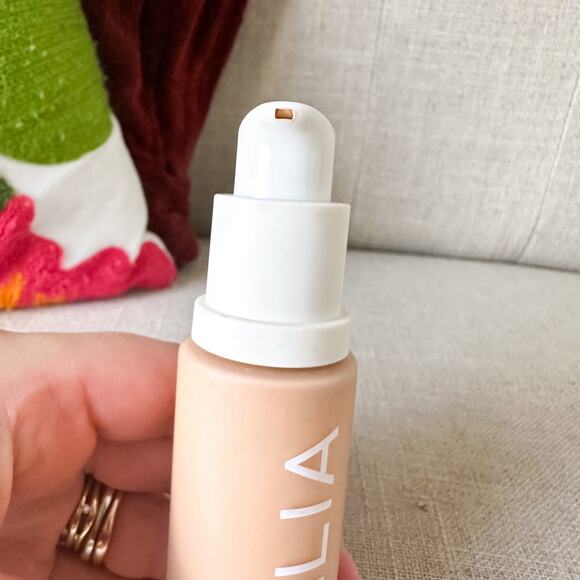 Ilia True Skin Serum Foundation - Picture 4 of 4
